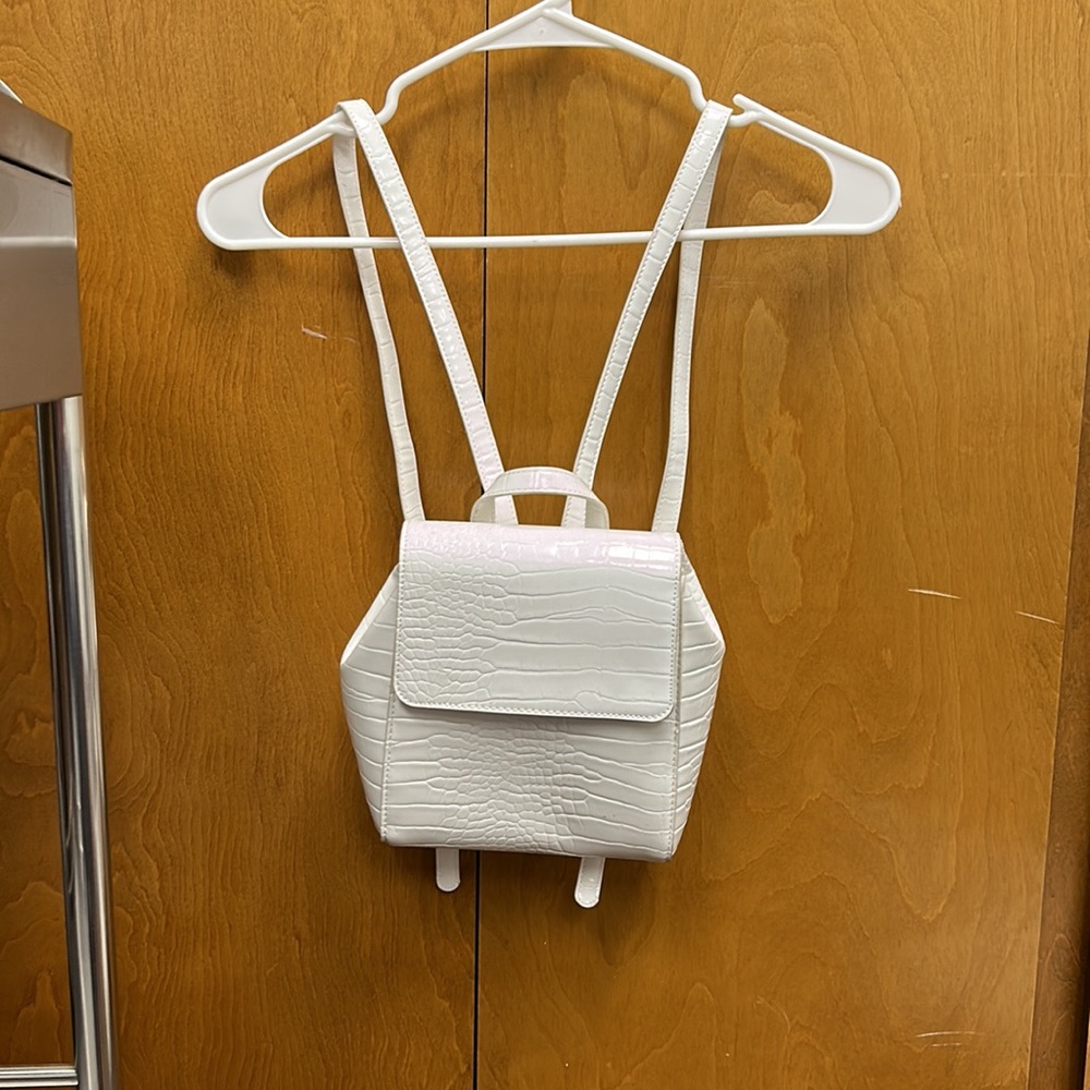 Forever 21 White Croc-Embossed Backpack - Picture 2 of 4
